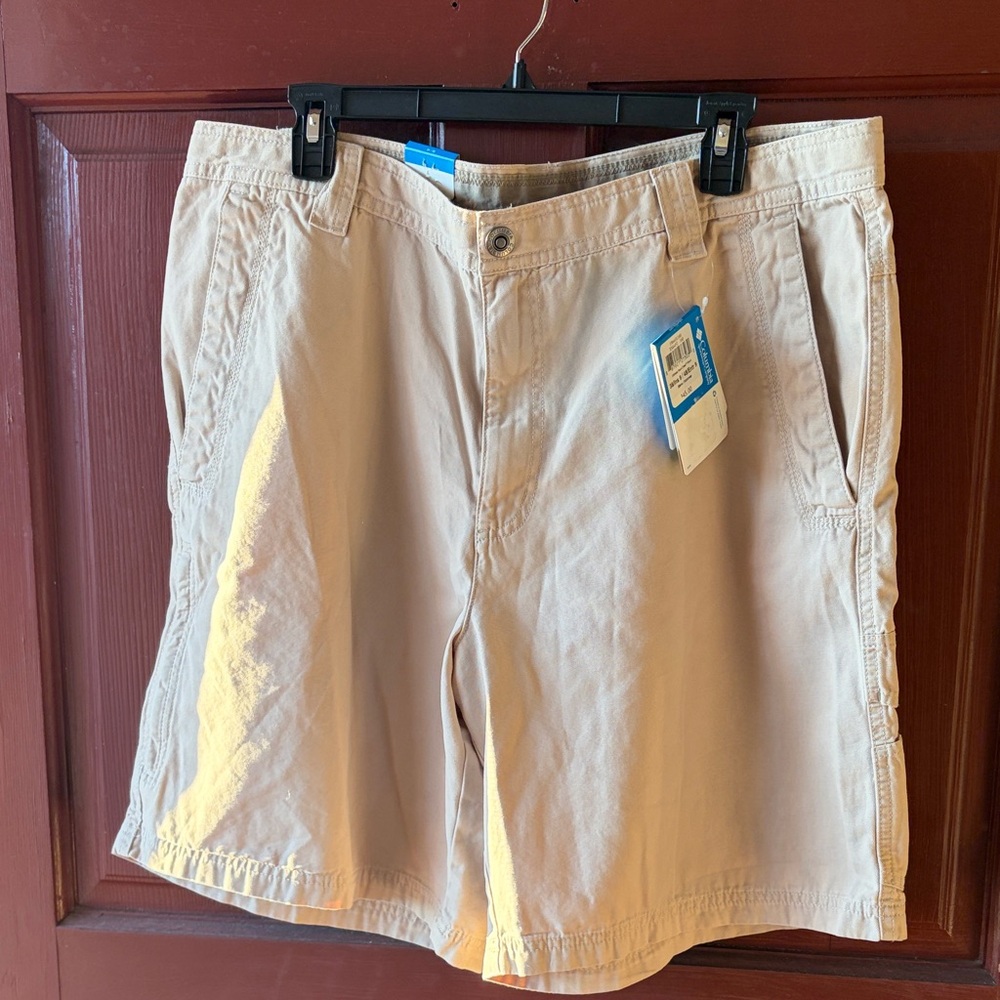 Columbia Men's Beige Cargo Shorts